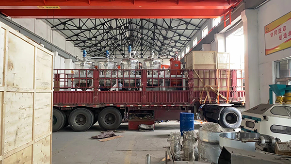 新疆喀什地区巴楚县色力布亚镇工业园区，核桃油成套设备发货中
